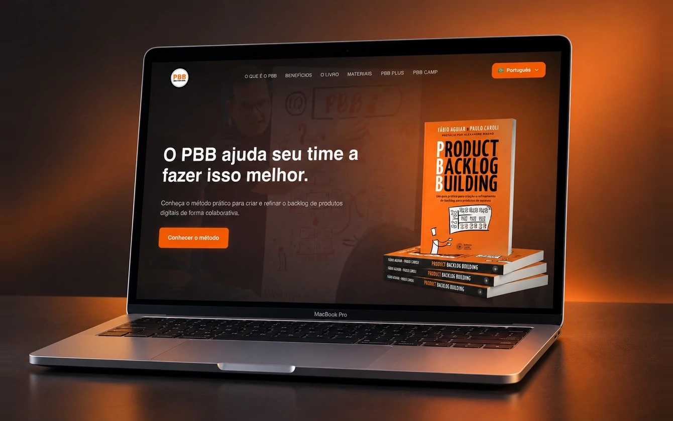 Site do Product Backlog Building exibido em um MacBook